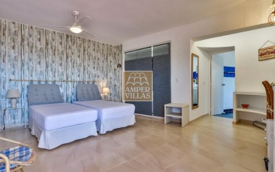 Villa exclusive offrant une vue panoramique imprenable, située à proximité du club de golf d